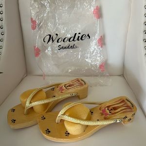 “NEW” WOODIES SANDALS
